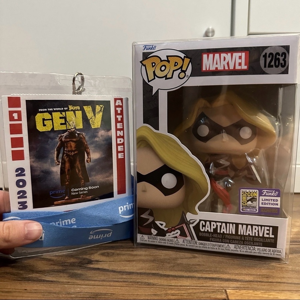 Funko POP! Marvel Captain Marvel (SDCC Official Sticker) #1263